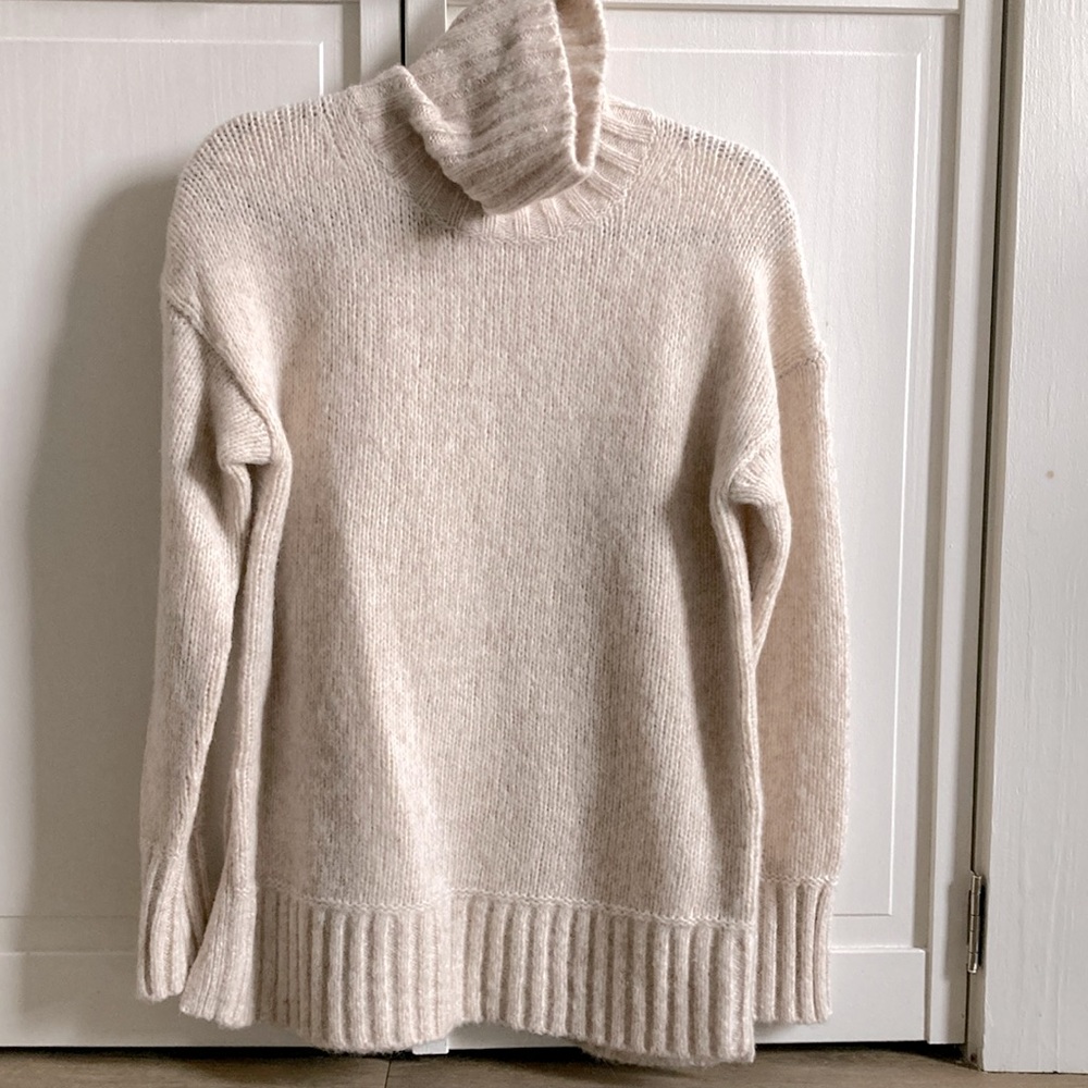 Everlane The Cloud Turtleneck - Like New - Heathered Ivory (XS)